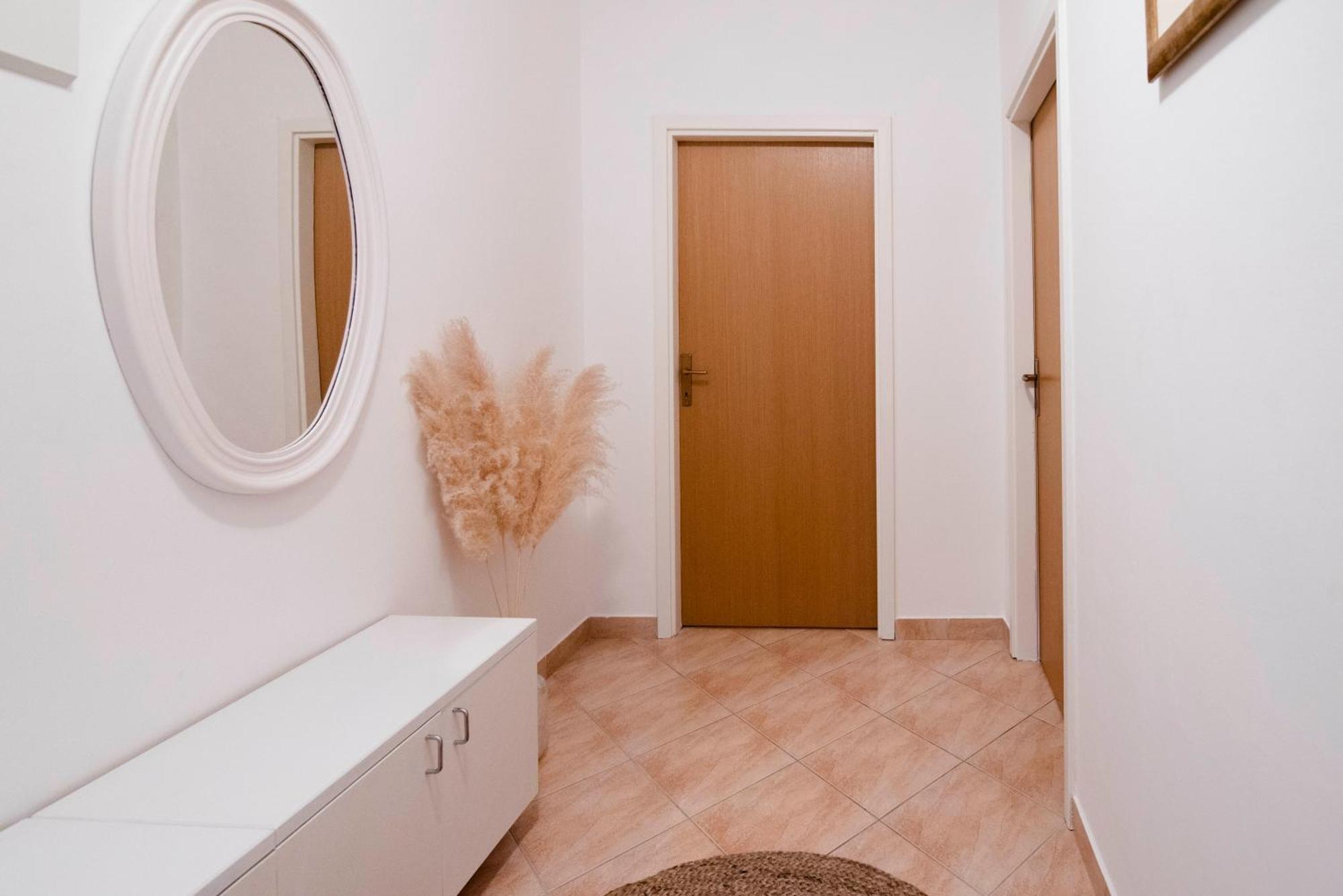 Apartman Karla Sinj Eksteriør billede